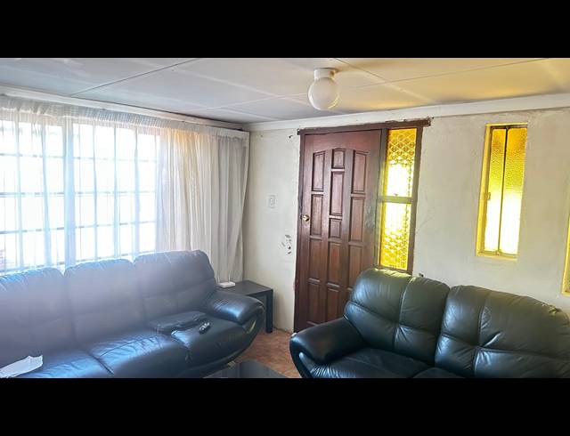 2 BEDROOM HOUSE FOR SALE IN MABOPANE  UNIT B